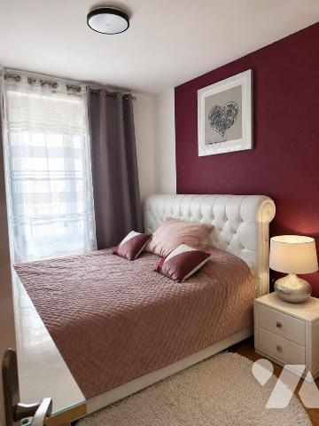 Appartement lumineux et chaleureux, niché au cœur d’une résidence calme et agréable.