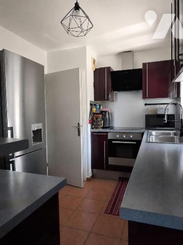 Appartement lumineux et chaleureux, niché au cœur d’une résidence calme et agréable.