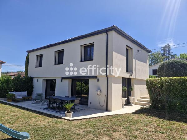 Maison
         6 pièces
        - 140 m² Bien prestige 674 000 € *