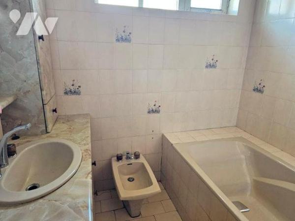 Exclusivité à Cancale, maison comprenant, au rez-de-chaussée : sas d'entrée à l'ouest, cuisine ...