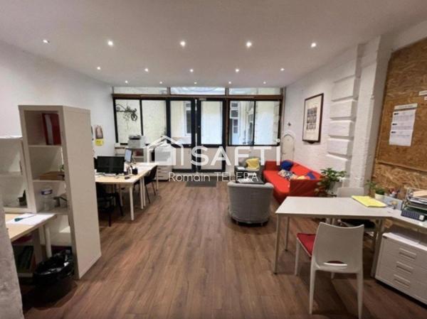 Chartrons : murs commerciaux-bureaux de 198 m² avec cour intérieure, places de parking et local vélo