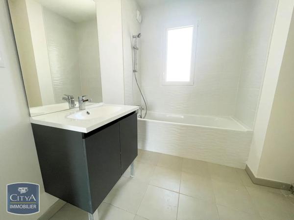 Maison à louer 4 pièces 80.6m² Bédarrides (84370)