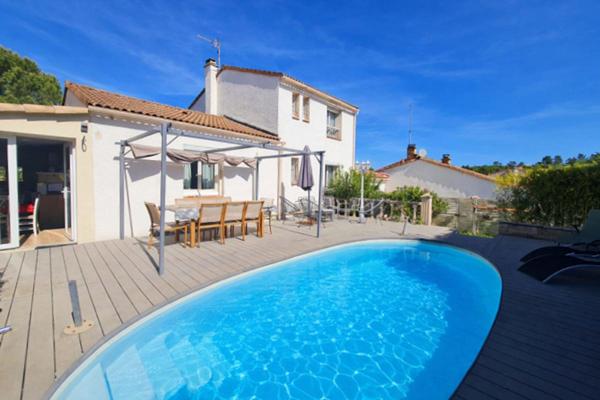 Villa 4 chambres avec piscine, proche commerces
