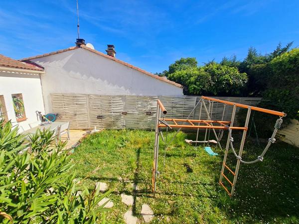 Villa 4 chambres avec piscine, proche commerces