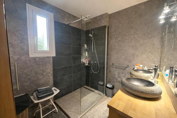 Villa 4 chambres avec piscine, proche commerces
