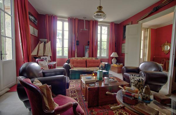 Propriété de caractère en pierres avec 7 chambres, piscine, dépendance situé sur les côteaux aux portes d'AGEN.