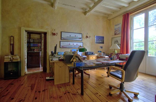 Propriété de caractère en pierres avec 7 chambres, piscine, dépendance situé sur les côteaux aux portes d'AGEN.