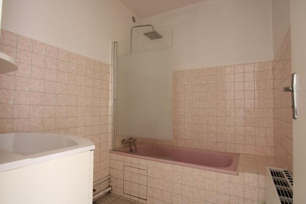 Bordeaux Ornano - T3 à rafraîchir avec terrasse de 9m².