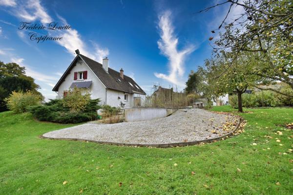 Maison à vendre 6 pièces MONTMORT LUCY (51) de 211 m² avec 2 garage, Tardin, Dépendance dans un secteur calme.