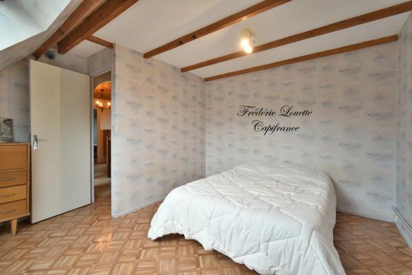 Maison à vendre 6 pièces MONTMORT LUCY (51) de 211 m² avec 2 garage, Tardin, Dépendance dans un secteur calme.