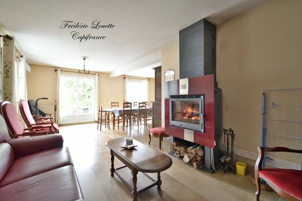 Maison à vendre 6 pièces MONTMORT LUCY (51) de 211 m² avec 2 garage, Tardin, Dépendance dans un secteur calme.