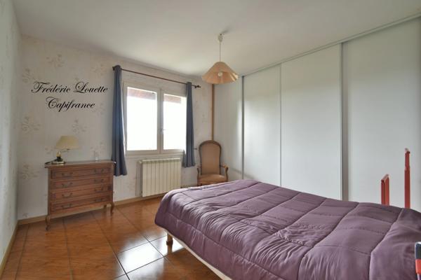 Maison à vendre 6 pièces MONTMORT LUCY (51) de 211 m² avec 2 garage, Tardin, Dépendance dans un secteur calme.