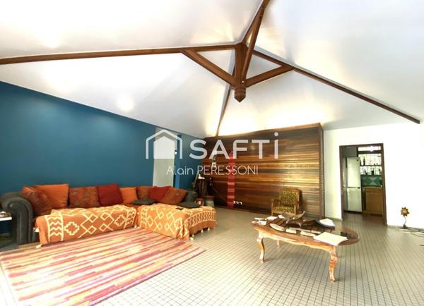 Belle villa comtempraine T5 Piscine et dépendance sur + de 1000m2