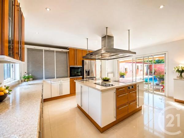 Maison à vendre  8 pièces - 289,94 m 2   STE MAXIME  - 83
