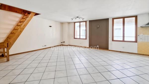 EXCLUSIVITÉ – Maison de ville avec fort potentiel à vendre à Vichy – Garage et pièce aménageable