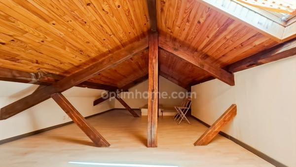 EXCLUSIVITÉ – Maison de ville avec fort potentiel à vendre à Vichy – Garage et pièce aménageable