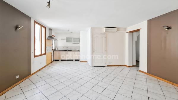 EXCLUSIVITÉ – Maison de ville avec fort potentiel à vendre à Vichy – Garage et pièce aménageable