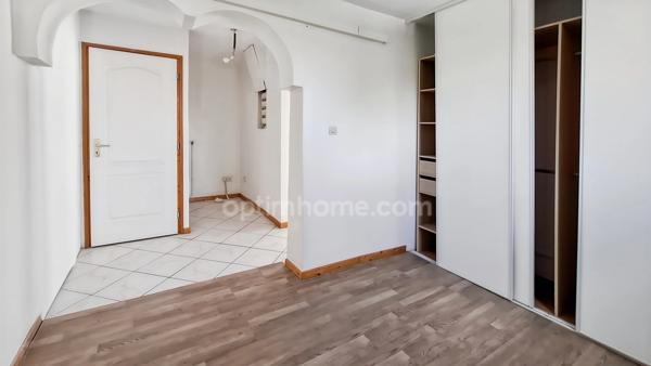 EXCLUSIVITÉ – Maison de ville avec fort potentiel à vendre à Vichy – Garage et pièce aménageable