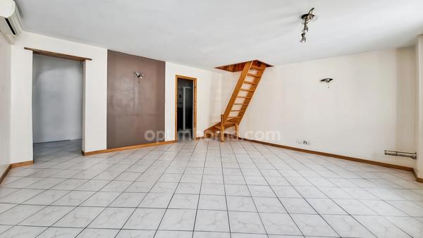 EXCLUSIVITÉ – Maison de ville avec fort potentiel à vendre à Vichy – Garage et pièce aménageable
