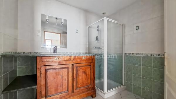EXCLUSIVITÉ – Maison de ville avec fort potentiel à vendre à Vichy – Garage et pièce aménageable
