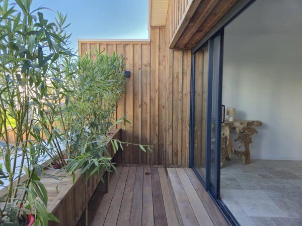 Maison neuve de 190 m² qui mélange le style urbain et une touche de Bali