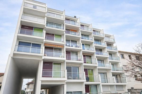 BORDEAUX CAUDERAN - T2 dernier étage 2 terrasses stationnement