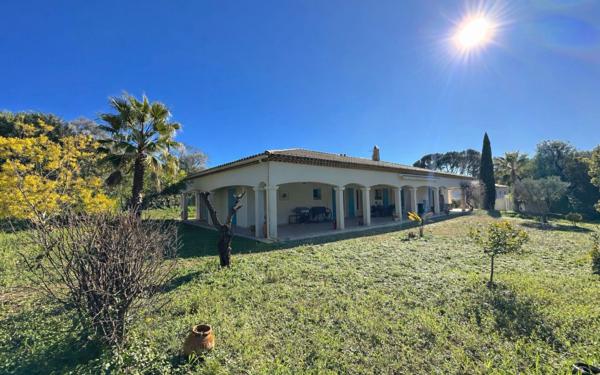 Maison à vendre    5 pièces •  Solliès-Pont