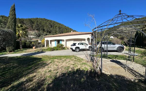 Maison à vendre    5 pièces •  Solliès-Pont