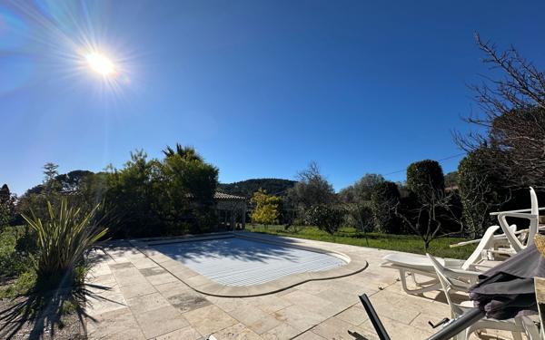 Maison à vendre    5 pièces •  Solliès-Pont