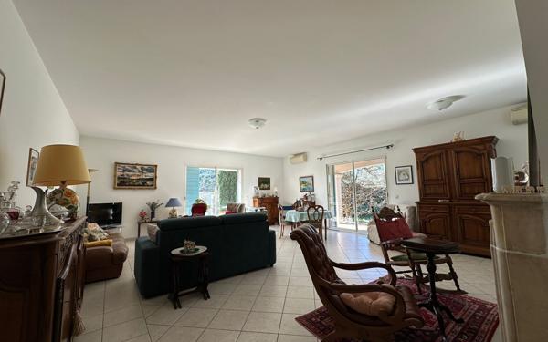 Maison à vendre    5 pièces •  Solliès-Pont