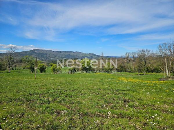 EXCLUSIVITE ! terrain de 1470 m2 borné dans hameau calme de BEAUX