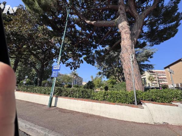 Immeuble avec locaux commerciaux et 4  Appartements centre ville Golfe Juan 