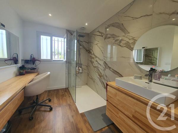 Maison à vendre  7 pièces - 215,20 m 2   LISLE SUR TARN  - 81