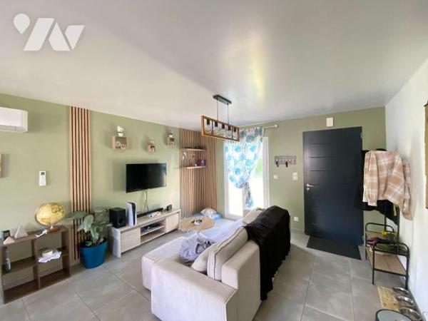 VEZAC sur 490 m² environ de terrain, Maison de plain-pied construite en 2019 louée avec une sur...