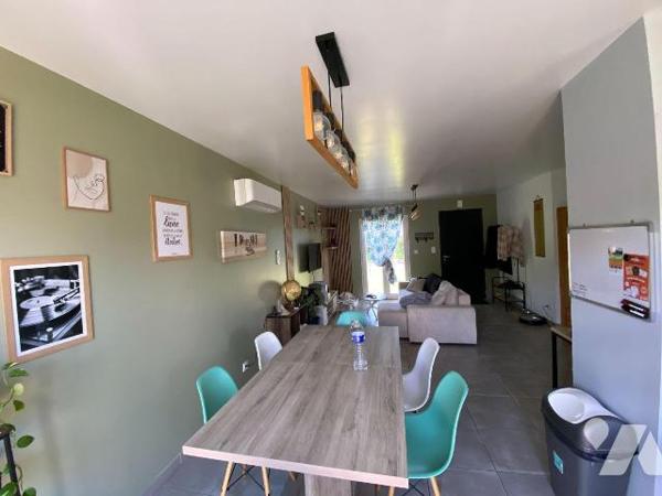 VEZAC sur 490 m² environ de terrain, Maison de plain-pied construite en 2019 louée avec une sur...