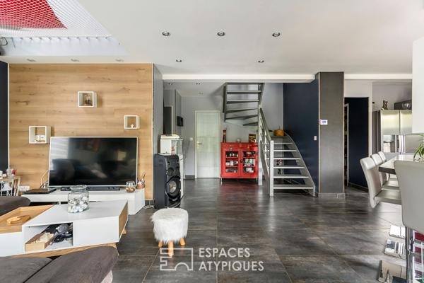 Maison contemporaine avec jardin et piscine