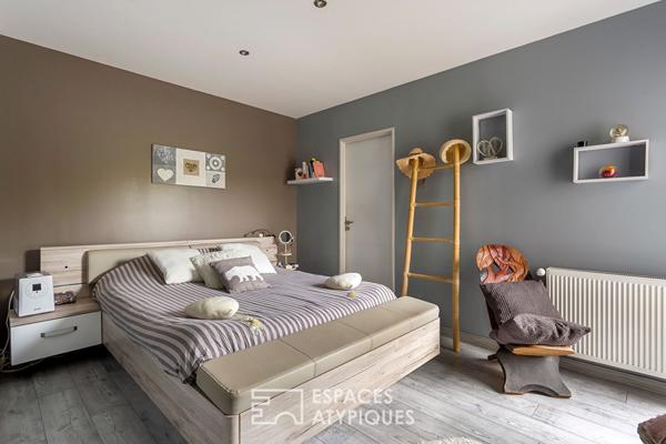 Maison contemporaine avec jardin et piscine