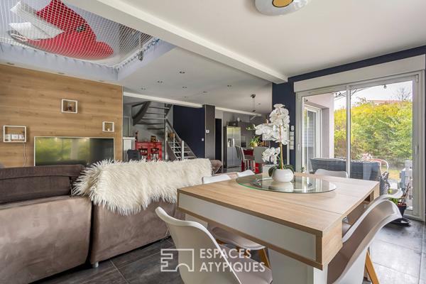 Maison contemporaine avec jardin et piscine