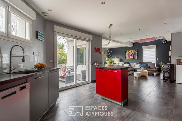 Maison contemporaine avec jardin et piscine