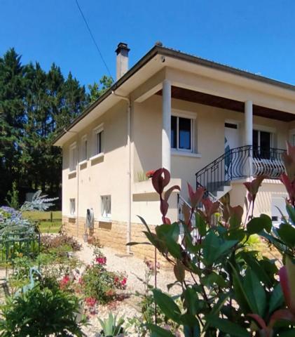 Maison de ville 7 pièces sur un terrain clos de 1167m²