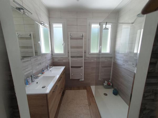 Maison de ville 7 pièces sur un terrain clos de 1167m²