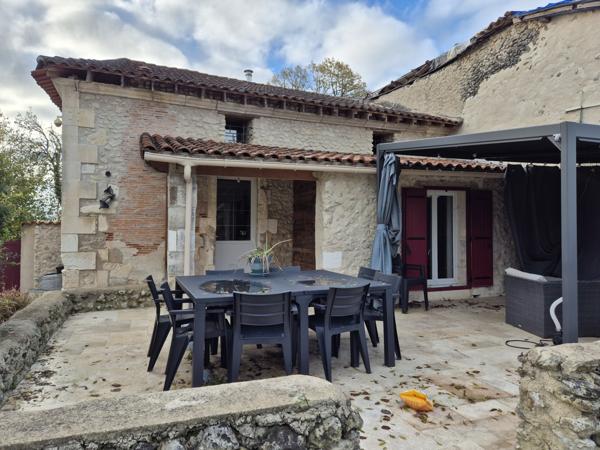 Tocane-Saint-Apre (24350) Dordogne - Périgueux - Ribérac - TOCANE - Maison ancienne rénovée - 150 m²- Dépendances - Potentiel profession