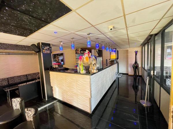 BAISSE DE PRIX - Murs pro à vendre JUAN LES PINS (06) - Emplacement n°1
