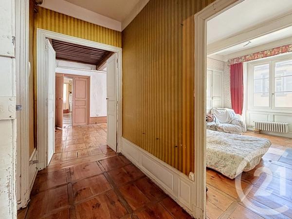Appartement F5 à vendre  5 pièces - 198,06 m 2   RIOM  - 63