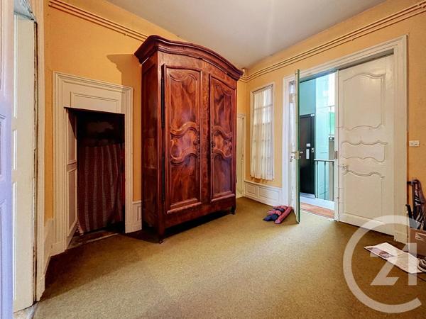 Appartement F5 à vendre  5 pièces - 198,06 m 2   RIOM  - 63