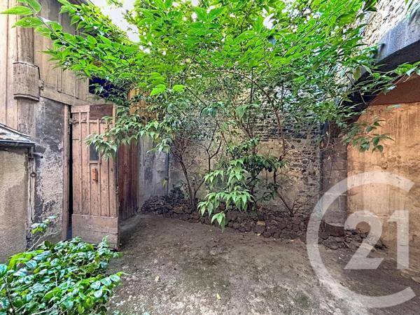 Appartement F5 à vendre  5 pièces - 198,06 m 2   RIOM  - 63