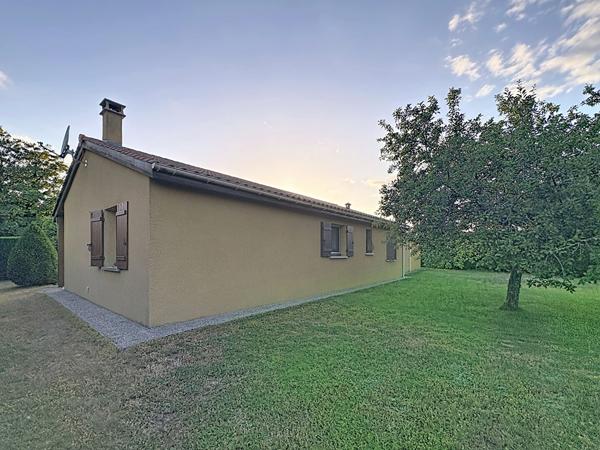 EXCLUSIVITE  ! SAINTE SIGOLENE Maison individuelle de plain-pied 3 Chambres sur terrain clos