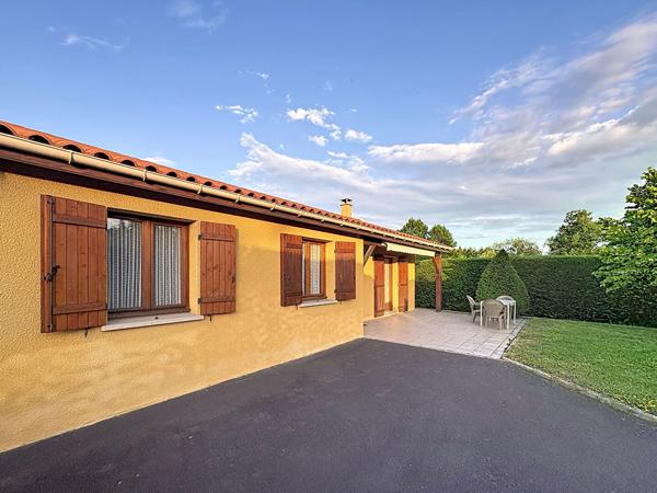 EXCLUSIVITE  ! SAINTE SIGOLENE Maison individuelle de plain-pied 3 Chambres sur terrain clos