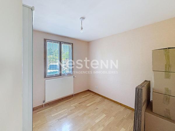 EXCLUSIVITE  ! SAINTE SIGOLENE Maison individuelle de plain-pied 3 Chambres sur terrain clos