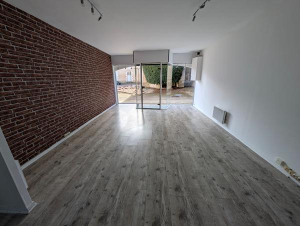 Local commercial Jaunay Marigny 100.26 m2